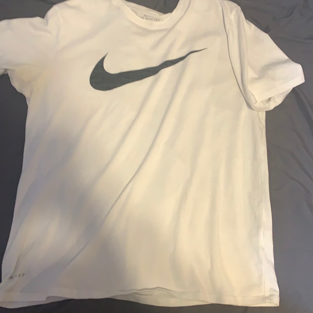 Men’s Large White Nike T-Shirt